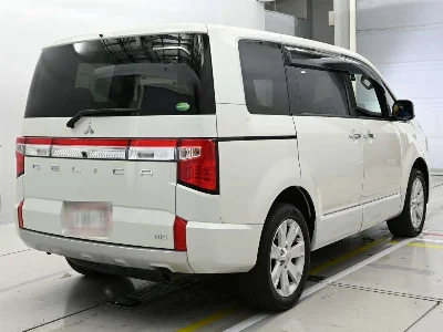MITSUBISHI DELICA D5