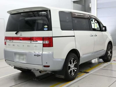 MITSUBISHI DELICA D5