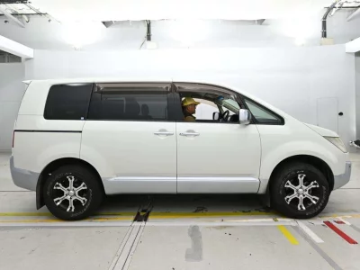 MITSUBISHI DELICA D5