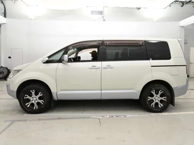 MITSUBISHI DELICA D5