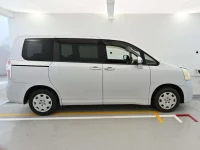 Цена авто Toyota Noah с аукционов Японии, номер кузова ZRR70G, пробег 116 000, оценка 7