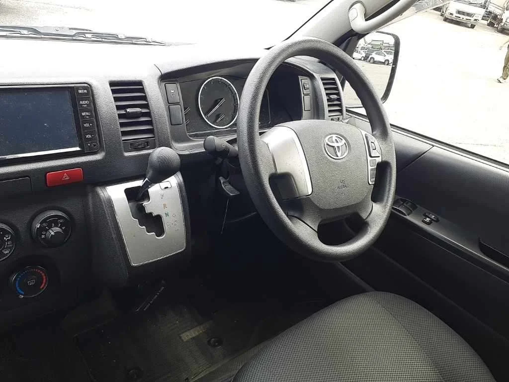 Toyota Commuter DX, миниатюра 10