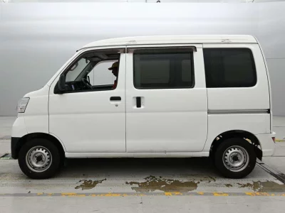 TOYOTA PIXIS VAN