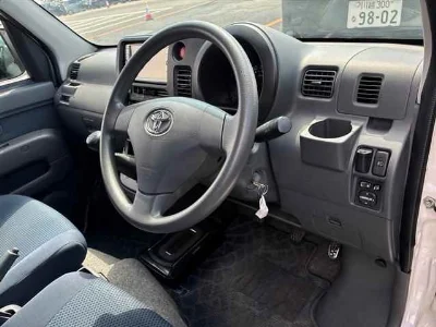 TOYOTA PIXIS VAN