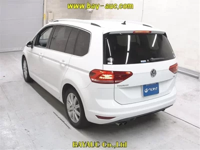 VOLKSWAGEN GOLF TOURAN
