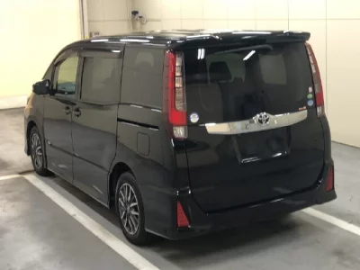 TOYOTA NOAH