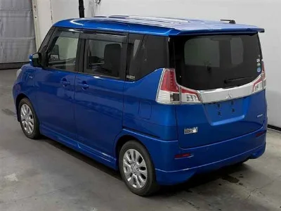 MITSUBISHI DELICA D2