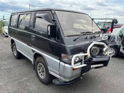 MITSUBISHI DELICA WAGON