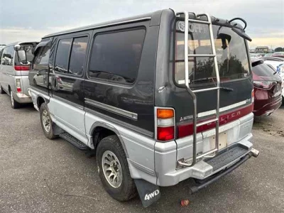 MITSUBISHI DELICA WAGON