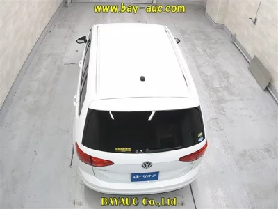 VOLKSWAGEN GOLF TOURAN