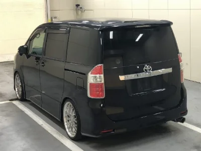 TOYOTA NOAH