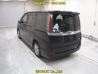 TOYOTA NOAH