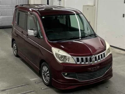 MITSUBISHI DELICA D2