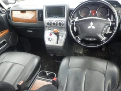 MITSUBISHI DELICA D5