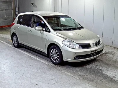 NISSAN TIIDA