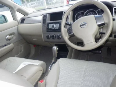NISSAN TIIDA