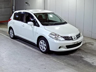 NISSAN TIIDA