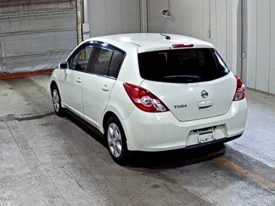 NISSAN TIIDA