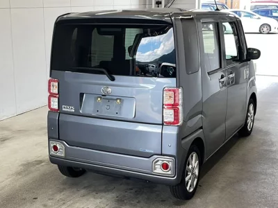 TOYOTA PIXIS MEGA
