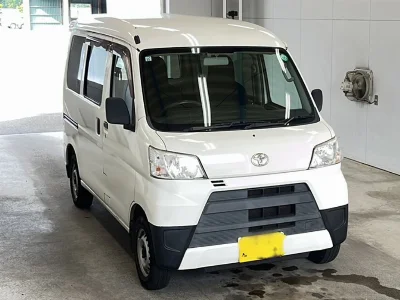 TOYOTA PIXIS VAN