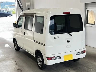 TOYOTA PIXIS VAN