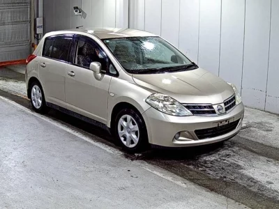NISSAN TIIDA