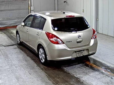 NISSAN TIIDA