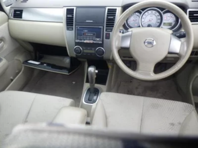 NISSAN TIIDA