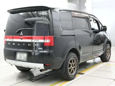 MITSUBISHI DELICA D5