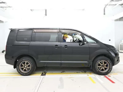 MITSUBISHI DELICA D5