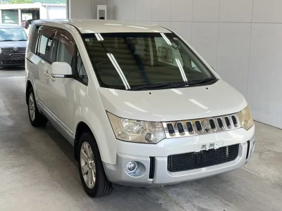 MITSUBISHI DELICA D5