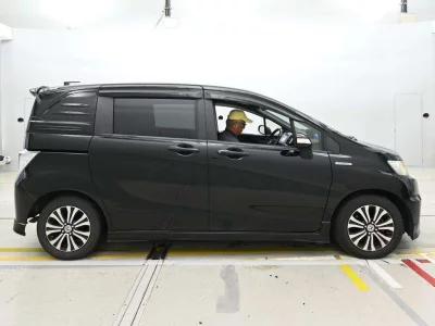 HONDA FREED SPIKE