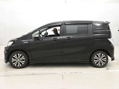 HONDA FREED SPIKE