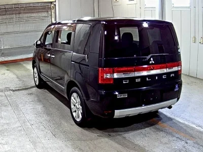 MITSUBISHI DELICA D5