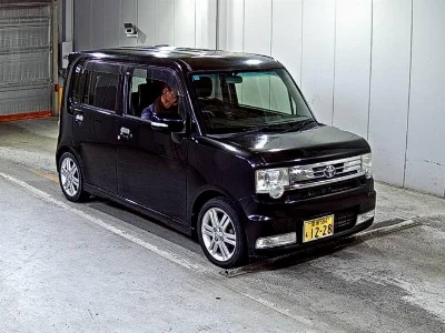 TOYOTA PIXIS SPACE