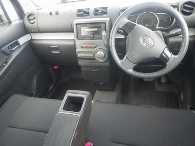 TOYOTA PIXIS SPACE