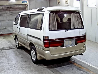 TOYOTA HIACE