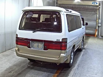 TOYOTA HIACE