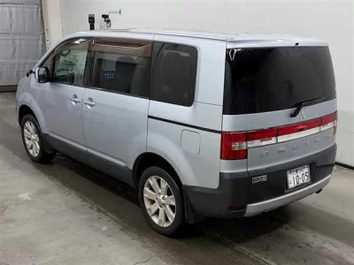 MITSUBISHI DELICA D5