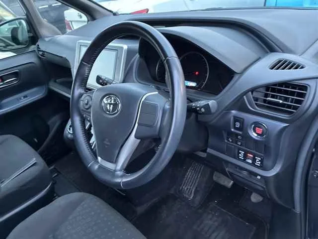 Toyota Voxy V, миниатюра 3