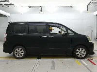 Цена авто Toyota Noah с аукционов Японии, номер кузова ZRR70W, пробег 115 000, оценка 4
