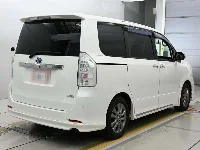Цена авто Toyota Voxy с аукционов Японии, номер кузова ZRR70W, пробег 153 000, оценка 2