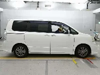 Цена авто Toyota Voxy с аукционов Японии, номер кузова ZRR70W, пробег 153 000, оценка 2