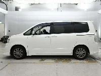 Цена авто Toyota Voxy с аукционов Японии, номер кузова ZRR70W, пробег 153 000, оценка 2