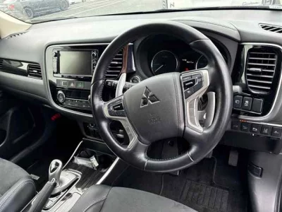 MITSUBISHI OUTLANDER PHEV