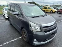 Цена авто Toyota Noah с аукционов Японии, номер кузова ZRR70W, пробег 141 000, оценка 13
