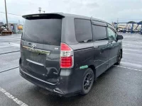Цена авто Toyota Noah с аукционов Японии, номер кузова ZRR70W, пробег 141 000, оценка 13