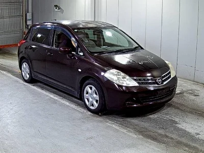 NISSAN TIIDA