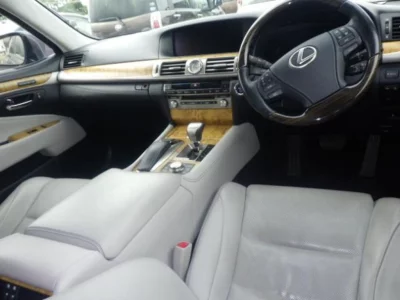 Lexus LS600hL