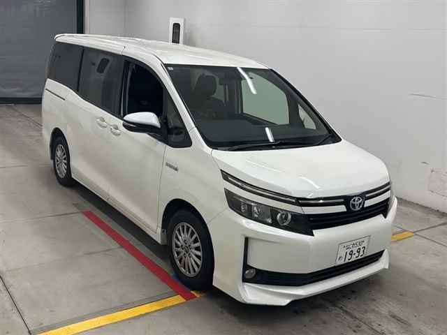 Toyota Voxy HYBRID V